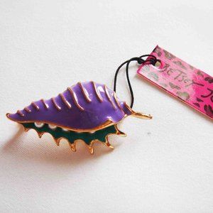 NWT BETSEY JOHNSON SHELL BROOCH